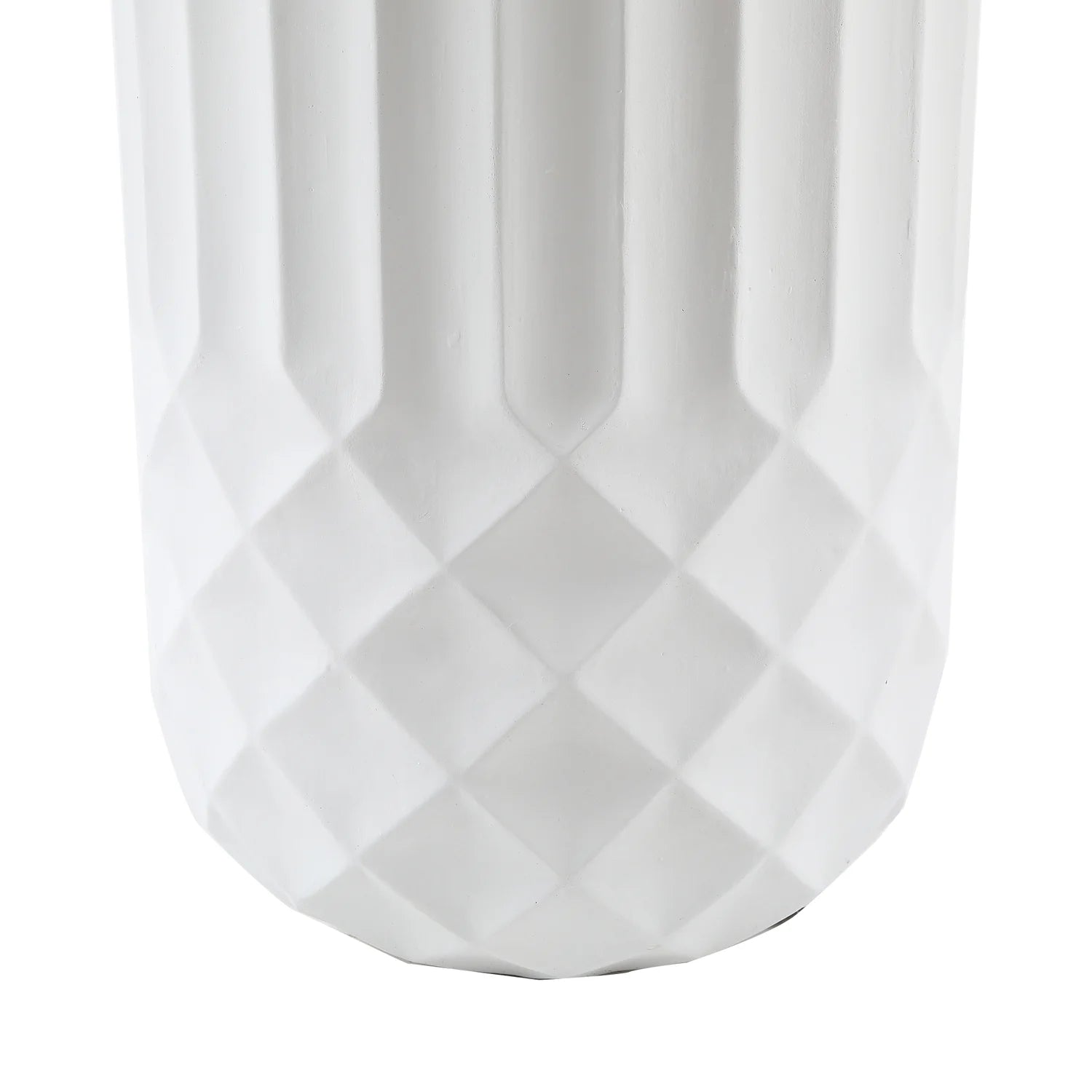 Luxen Home 19" Tall round Indoor/Outdoor Planter in White