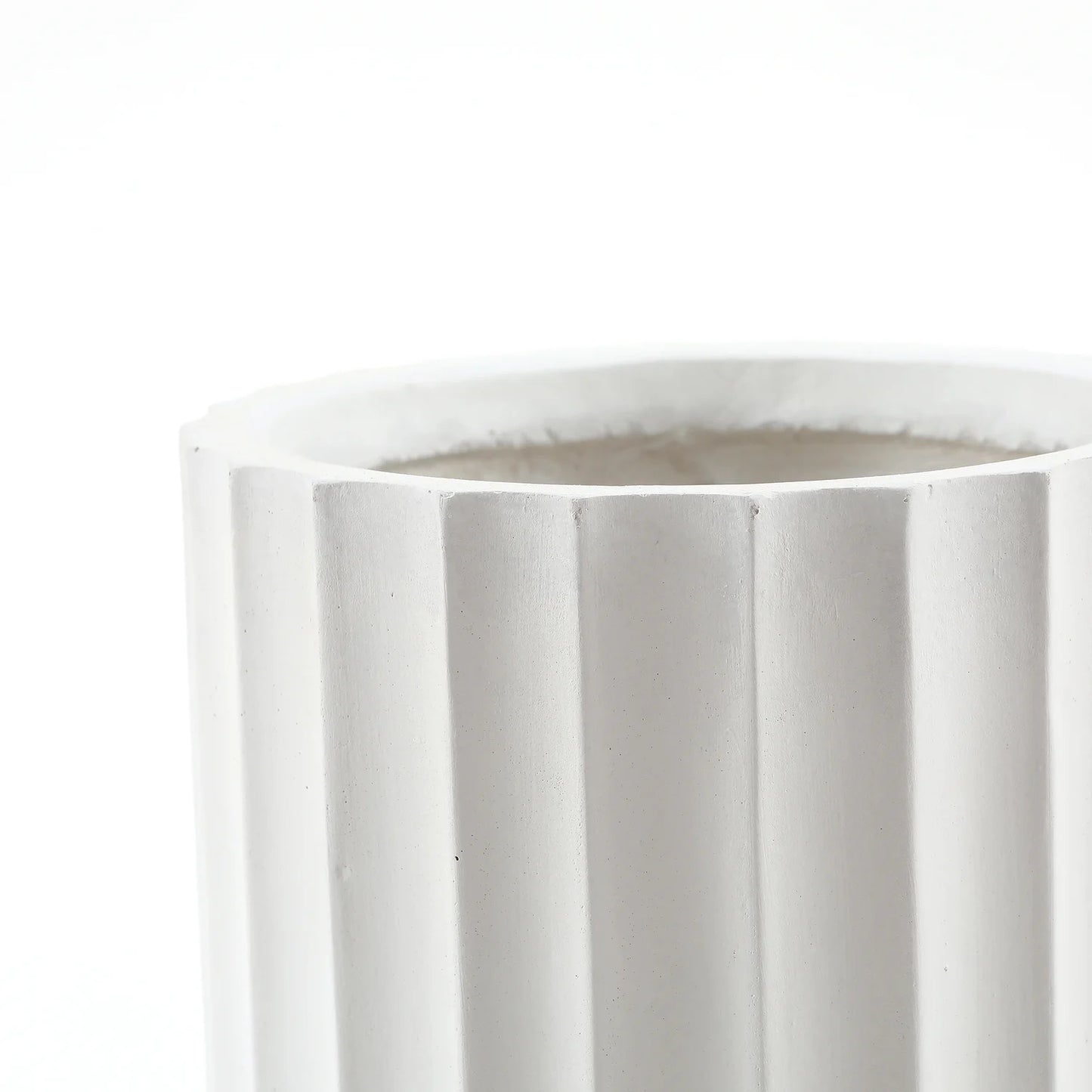 Luxen Home 19" Tall round Indoor/Outdoor Planter in White